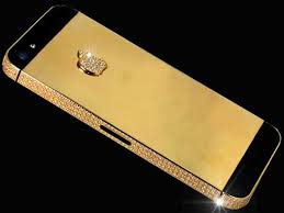parte de tras do iPhone mais caro do mundo com o simbolo da apple em diamantes