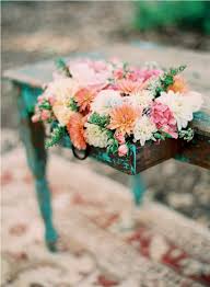 Gaveta de mesa com flores