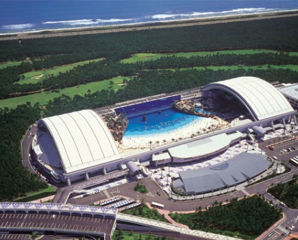 a maior piscina coberta do mundo